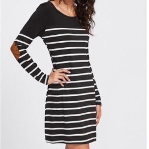 Striped shift dress w. Suede elbow patch.